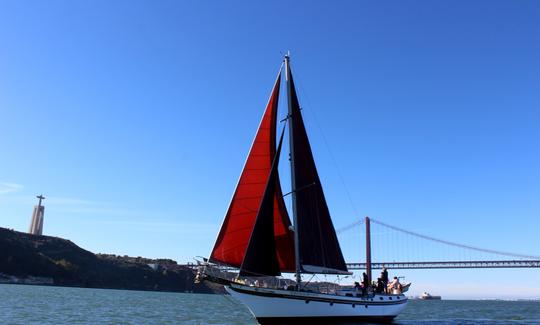 Alquile un velero vintage de 47 o 35 pies en Lisboa, Portugal