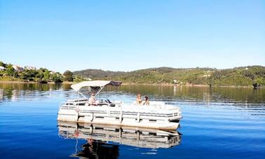 Barcaça de festa Sun Tracker! Barco flutuante para cruzeiros em Castelo de Bode, Portugal