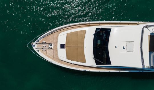 Iate Ferretti de 79 pés | Inclui 4 suítes, 4 banheiros, jet skis, brinquedos aquáticos, jacuzzi