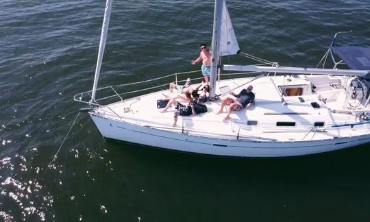 Sailing Long Island Sound with Captain Steve onboard 34ft Beneteau Oceanis 