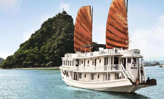 Alquile una basura en Ha Long, Vietnam