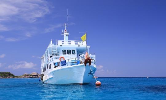 Profitez de la visite de Phuket, en Thaïlande, sur le bateau à passagers MV Koon