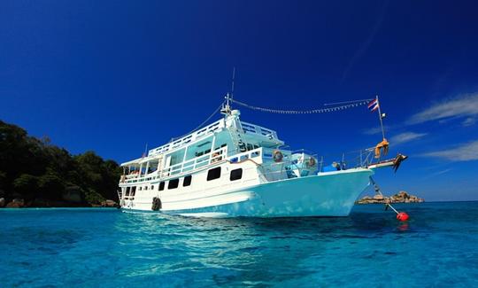 Profitez de la visite de Phuket, en Thaïlande, sur le bateau à passagers MV Koon