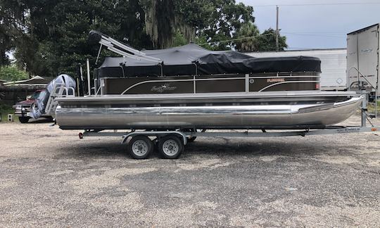 Alquiler de pontones SunChaser Craft 8520 Classic Cruise-n-Fish de 24 pies en Tampa, Florida