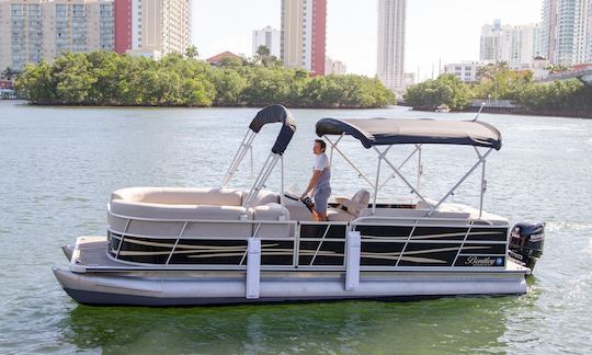 Alugue este barco flutuante de 24 pés para um ótimo dia em Miami!