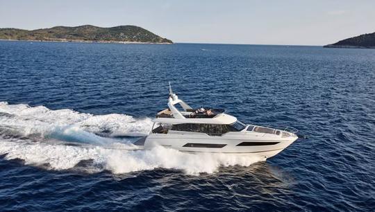 Location de méga-yacht Prestige 680 Romy One Power sur la Côte d'Azur, France 