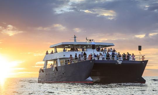 Excursions incroyables à Cabo San Lucas sur un grand catamaran de luxe