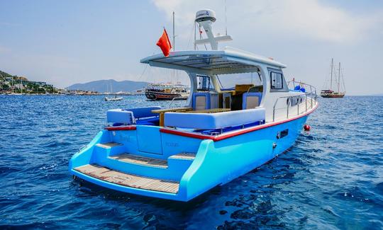 Location de yacht à moteur confortable pour 4 personnes à Muğla, Turquie