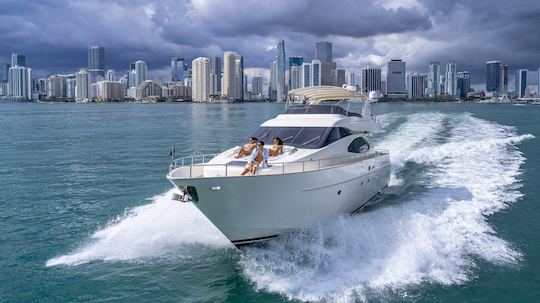 Yacht Azimut de 70 pieds pour une croisière de luxe à Miami