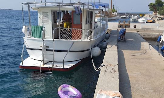 Spacious 40ft tour boat for rent in Zadar Croatia