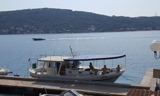 Spacious 40ft tour boat for rent in Zadar Croatia