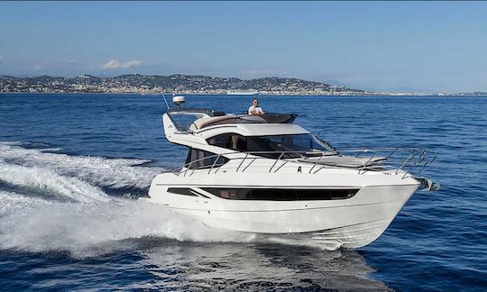 Antares Fly 30 Motor Yacht Charter in Quiberon