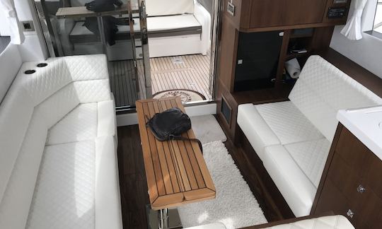 Antares Fly 30 Motor Yacht Charter in Quiberon