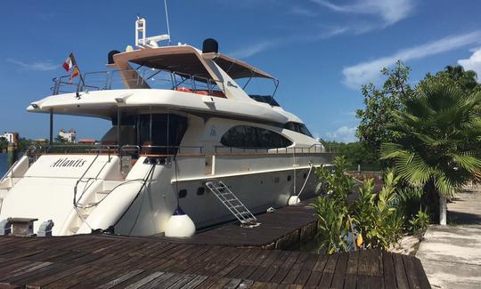 Location de yacht à moteur Azimut 85 Power à Puerto Aventuras, Quintana Roo