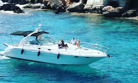 Alquiler de yate a motor Sea Ray Sundancer de 45 pies en Ayia Napa, Ammochostos