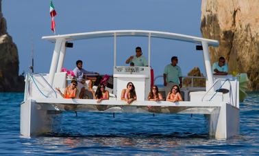 Alquiler capitaneado en un catamarán a motor de 40 pies en Cabo San Lucas, Baja California Sur