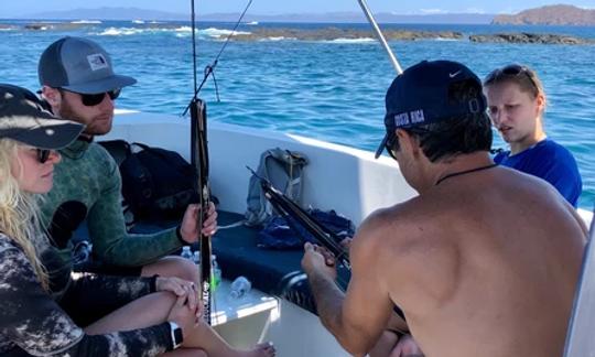 Location de sports et de pêche sous-marine pour 6 personnes à Playa Hermosa, au Costa Rica, avec Hugo