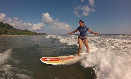 Leçon de surf avec un instructeur bilingue à Provincia de Puntarenas, Costa Rica