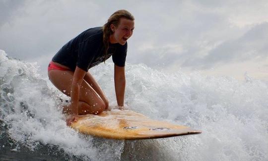 Leçon de surf avec un instructeur bilingue à Provincia de Puntarenas, Costa Rica