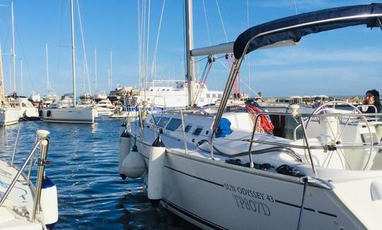 Frete de capitão no veleiro Sun Odyssey de 43 pés para 10 pessoas em Marsala