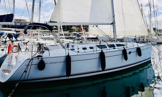 Frete de capitão no veleiro Sun Odyssey de 43 pés para 10 pessoas em Marsala