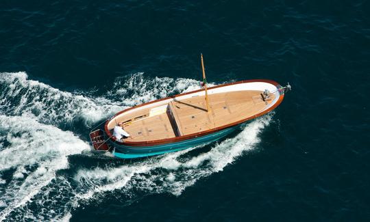 Alquiler de barco eléctrico Gozzo Sorrentino de 25 pies Open Cruise en Piano di Sorrento, Campania