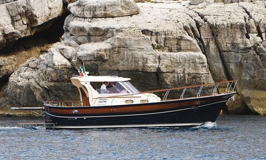 Reserva el 36 barco Hard Top Gozzo de alquiler en Piano di Sorrento, Campania