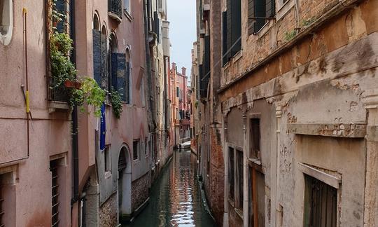 Passeio de barco privado e personalizado com guia turístico+motorista de barco em Venezia, Veneto