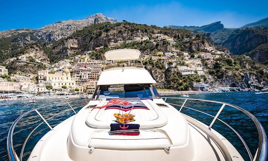 Passeio de tiro de barco em Positano a bordo do Faeton Moraga1040 Fly