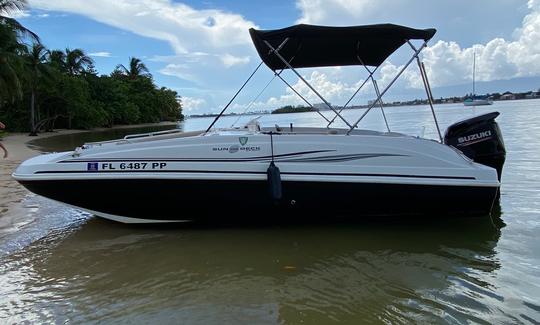 Explore Miami Beach on a 21’ Hurricane Deck Boat