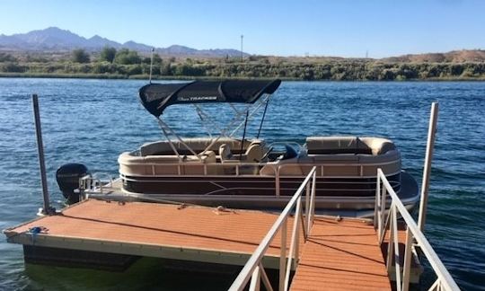 22' Party Barge XP3 Tri-toon Boat Seats 6 Max with USCG Captain!