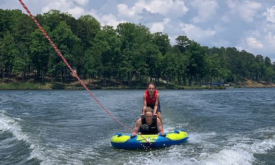 Bateau à moteur Lake Oconee Regal 2100 avec tour