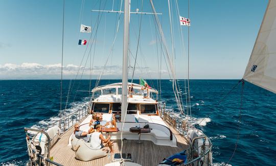 sailing in Baja Sardinia