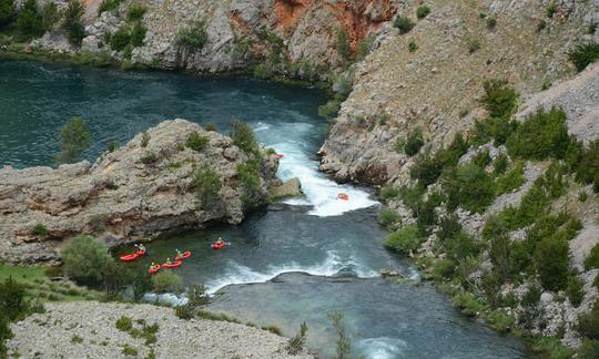 Experiencia guiada de un día de paquetería en el río Zrmanja