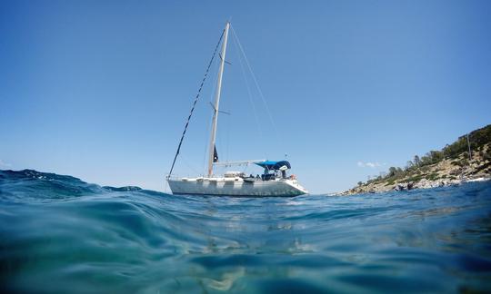 Excursion en voilier au coucher du soleil à Kavala à bord du voilier classique Dufour 45