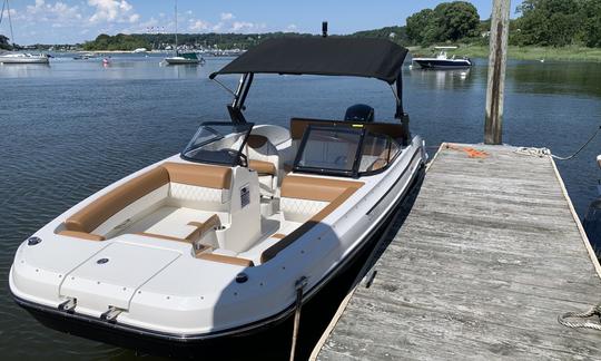 2021 Barco de 22 pés de convés em Northport, Long Island, Nova York, $143 a $195 por hora. 