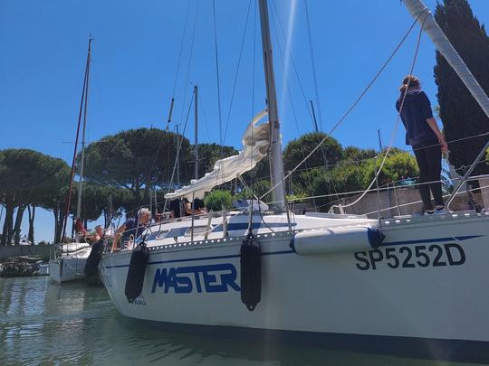 Velero Elan 33 en Bocca di Magra, Liguria