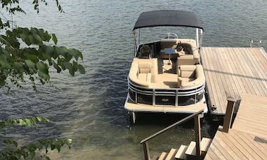 22-ft Harris Pontoon Rental on Lake Wylie