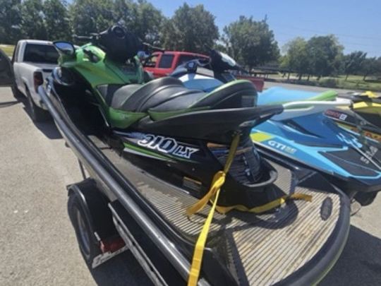 2 Sea Doo Jet Ski's on Lake Lewisville 