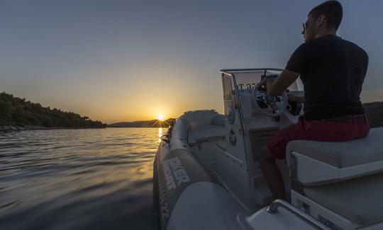 Barco a motor Gommone Joker para alugar para ver o melhor da Itália