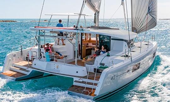 Alquiler de catamarán de crucero Lagoon 42 para 12 personas desde Furnari, Sicilia