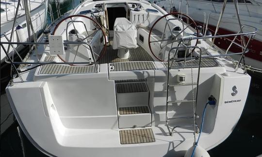 Charter Oceanis 43' Cruising Monohull in Messina, Italy