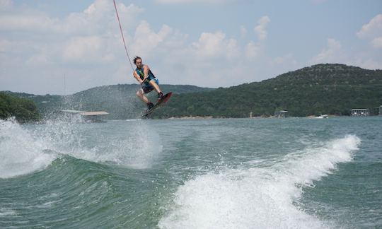 Surfez et faites du wakeboard : nos MasterCrafts sur le lac Travis !