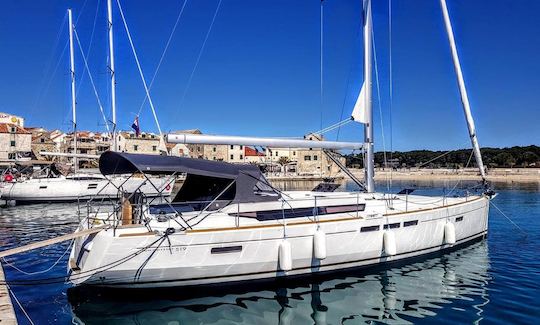 "Ciao Bao" Jeanneau Sun Odyssey 519 Sailing Yacht Charter in Kaštel Gomilica, Croatia