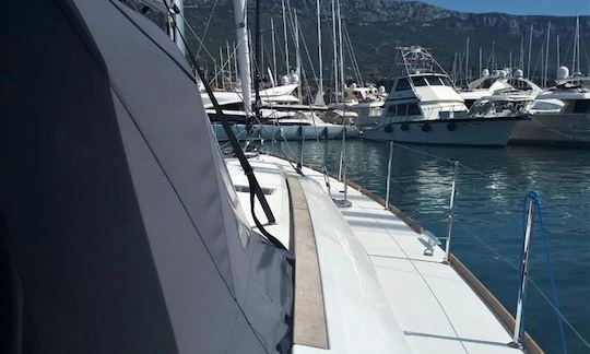 "Ciao Bao" Jeanneau Sun Odyssey 519 Sailing Yacht Charter in Kaštel Gomilica, Croatia