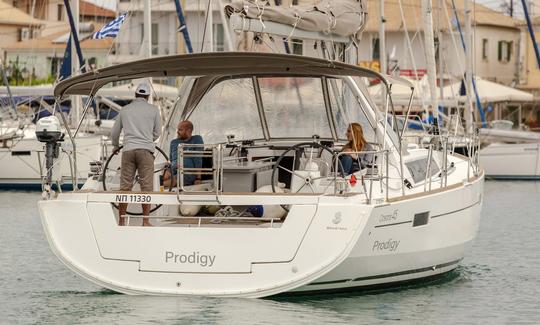 Viva na Ilha Lefkada a bordo do Beneteau Oceanis 45 “Prodigy” Cruising Monohull