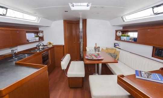 Viva na Ilha Lefkada a bordo do Beneteau Oceanis 45 “Prodigy” Cruising Monohull