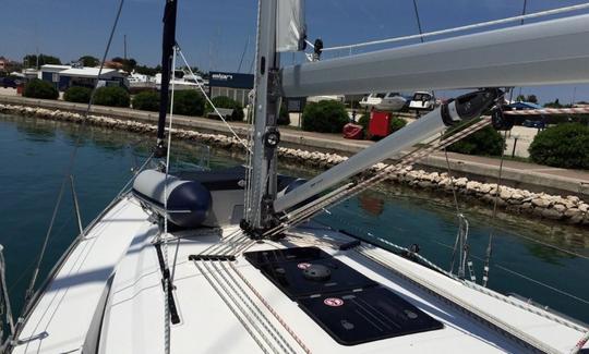 Iate à vela Bavaria Cruiser 41/2015 para alugar em Sukošan, Croácia