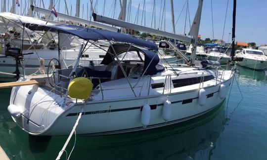 Iate à vela Bavaria Cruiser 41/2015 para alugar em Sukošan, Croácia