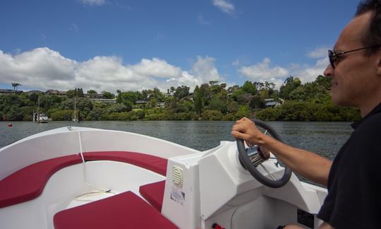 Novo barco elétrico de 7 lugares para alugar no rio Kerikeri